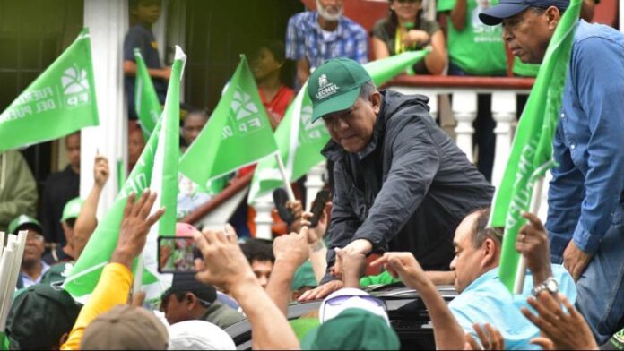 leonel-fernandez-moviliza-a-simpatizantes-en-santo-domingo-este--focus-0-0-896-504-focus-0.15-0.34-896-504