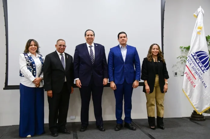 Autoridades-del-Ministerio-de-Salud-Publica