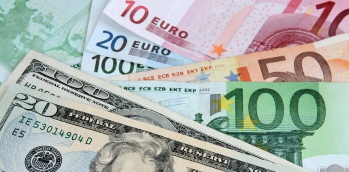 EUROS Y DOLARES