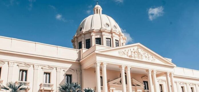 El-Palacio-Nacional-de-Republica-Dominicana-900x417