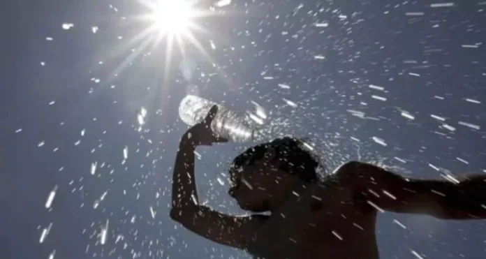 agua por la cabeza calor