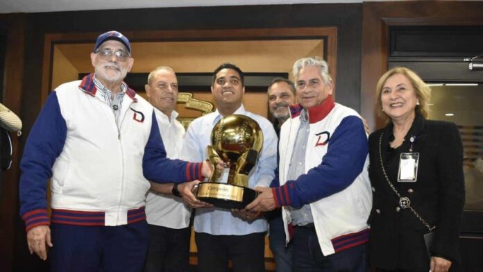 deporte-kelvin-cruz-recibe-a-los-campeones-de-la-serie-del-caribe-focus-min0.07-0.46-896-504