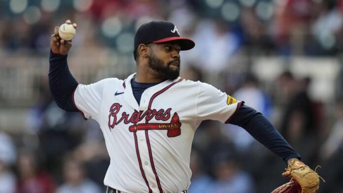 el-regreso-de-reynaldo-lopez-es-una-buena-noticia-para-bravos-focus-min0.08-0.49-896-504
