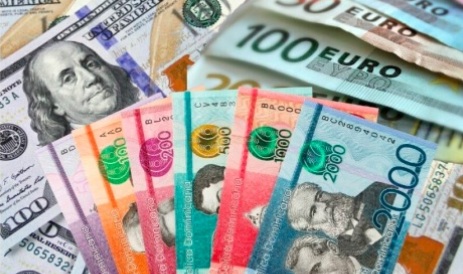en dolar y euros