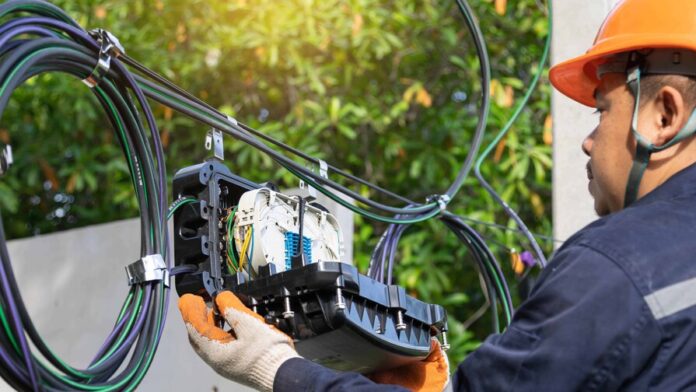fibra-optica-la-red-que-sostiene-la-economia-digital-f1860076-focus-0-0-896-504