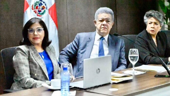 leonel-fernandez-pide-ampliar-debate-de-reforma-policial-0a2a694a-focus-0.26-0.67-896-504
