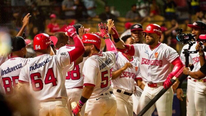lidom-leones-le-ponen-numero-a-la-casa-y-logran-su-primer-triunfo-78c69f99-focus-min0.09-0.19-896-504