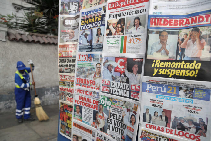 Sánchez sigue al frente del escrutinio en Perú, a la espera de los votos del extranjero